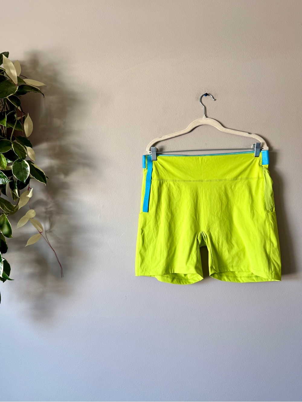 Disney x Outdoor‎ Voices running biking shorts neon green XXL